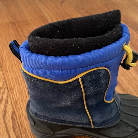 Totes snow boots. Great used condition.  Lots of life left - Picture 7 of 7